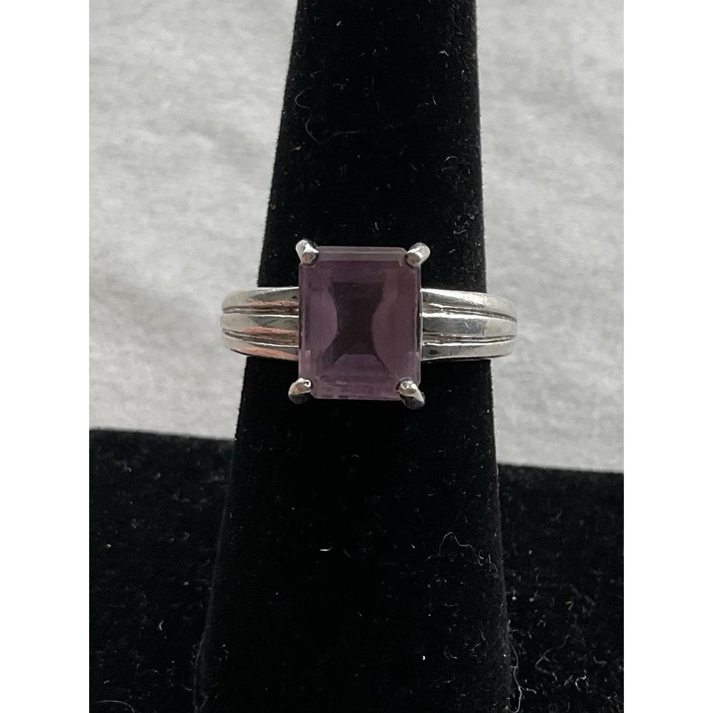 Vintage 925 sterling silver ring Size 6.75 emerald-cut amethyst gemstone